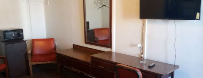 Town & Country Motel (Town and Country Motel) - Web Listing (newer photo)